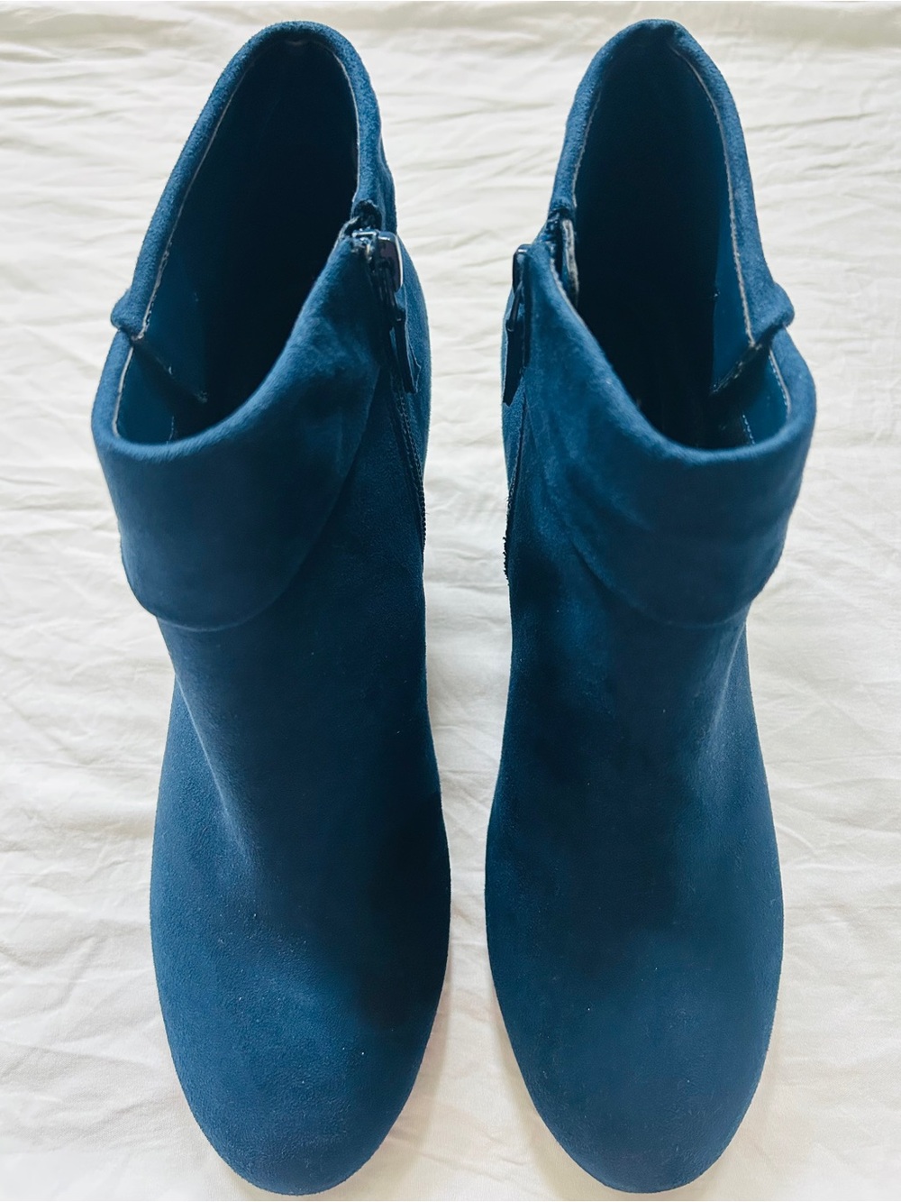 NWOT Violet and Red Selah Fold-Over Ankle Boot in Blue